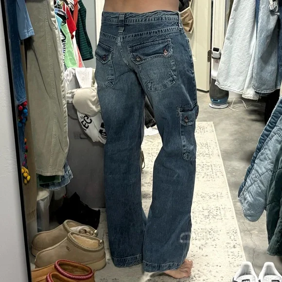Urban Outfitters BDG Kayla Low-Rise Baggy Cargo Jeans - Picture 5 of 9